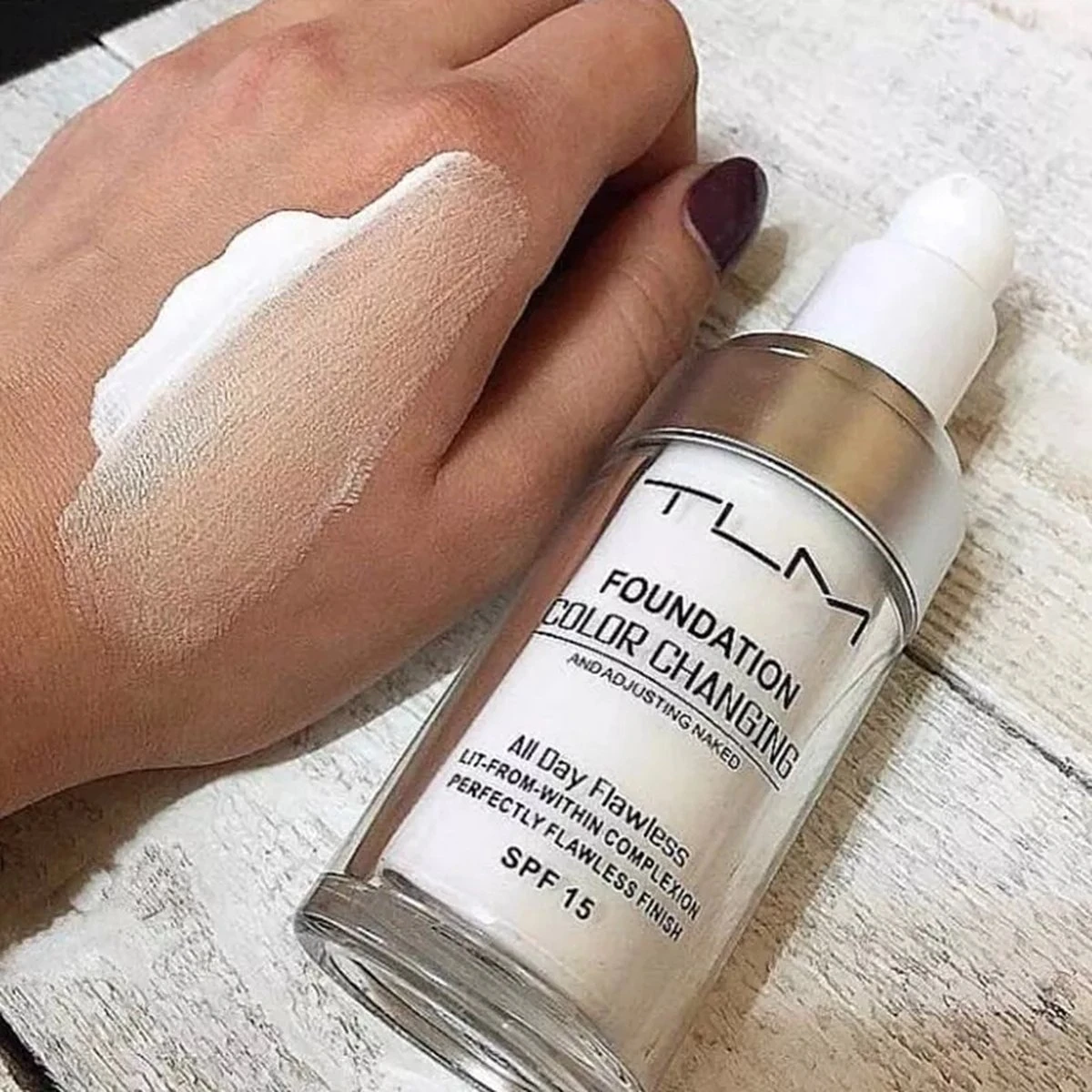 Merkloos 100% Originele Kleurveranderende Foundation Color Changing Foundation Past Zich Aan Aan De Huidskleur Met Spf 15 - Afbeelding 3
